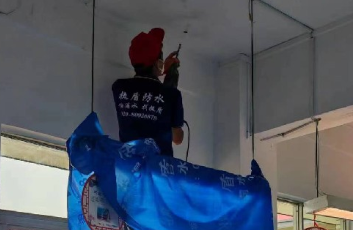 屋顶漏水怎么查找漏水点？