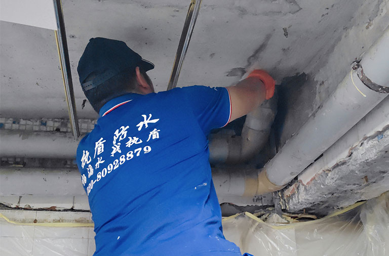 排水管口边沿漏水维修